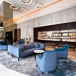 Waves Holiday Home - Chic Apartment With Dubai Skyline Views